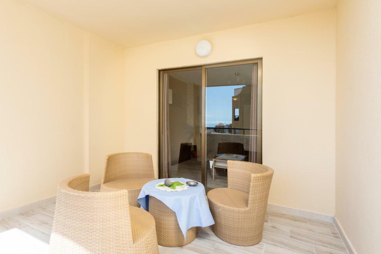 Tropic Apartments En Castle Harbour Лос-Крістіанос Екстер'єр фото